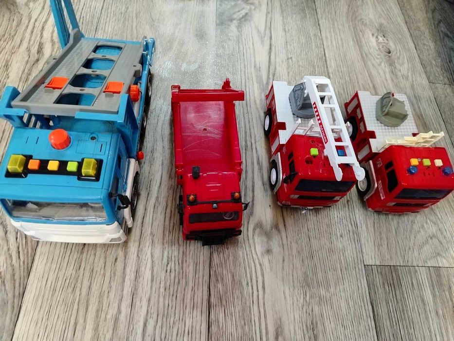 Продам игрушечную технику пожарн