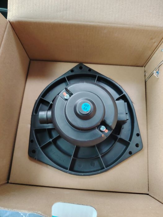 Продам моторчик отопителя Ниссан Максима а32