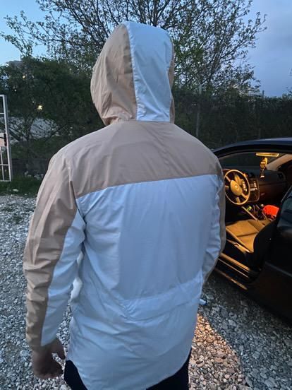 Продавам ветровка чисто нова