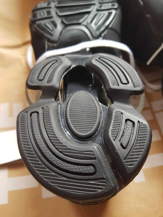 маратонки Adidas