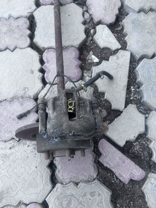 Ланд ровер Дисковер. 1.-2 подходят.Полуось.суппорт.