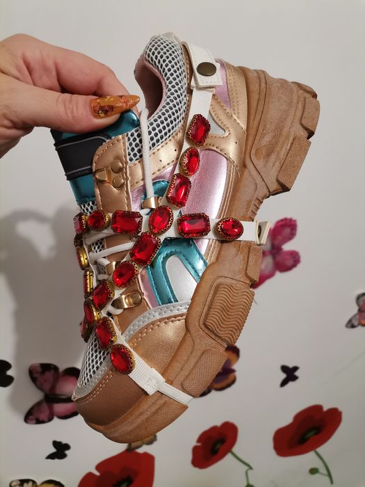 Pantofi sport cu pietre