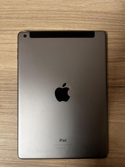 Таблет iPad с подарък стойка