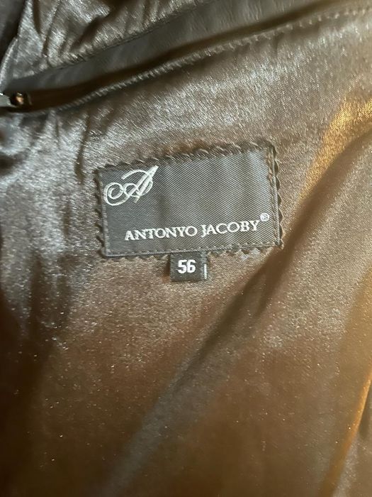 Солидное кожаное элегантное пальто. Italy