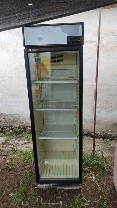 Продам витринный холодильники