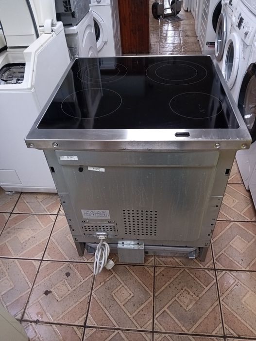 Иноксова  печка с керамичен плот VOSS Electrolux 2 години Гаранциия