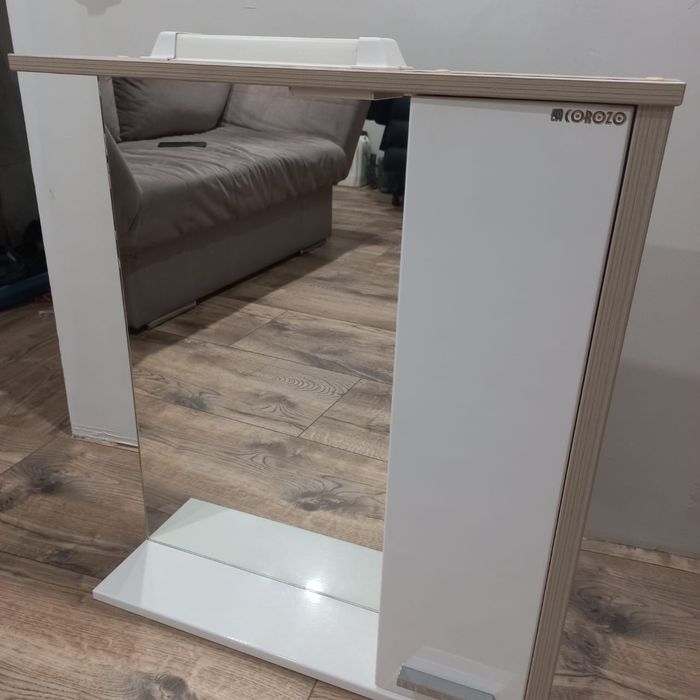 Продам Зеркало -шкаф.