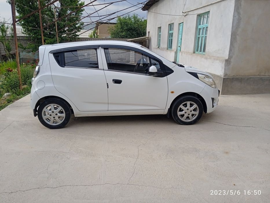 Спарк сотилади 2012 йил 4чи пакаления метан 360мин юрган  1матор 1 паз