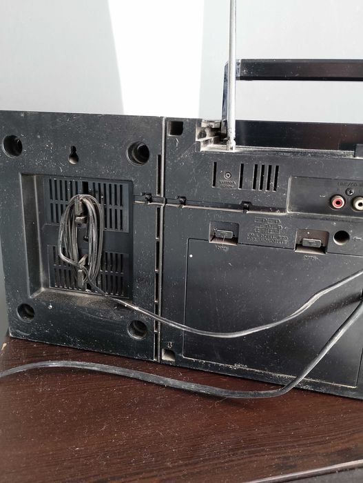 Продавам касетофон Sanyo mw211lu