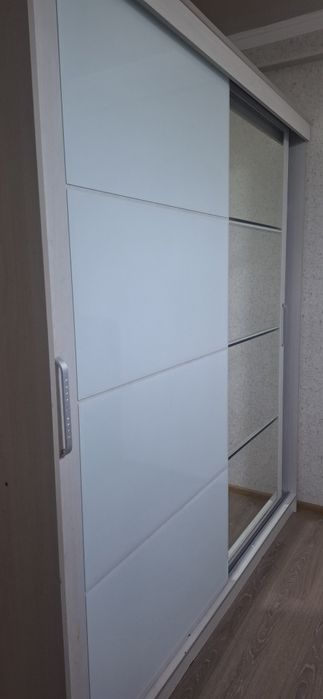 Шкаф купе с зеркалом