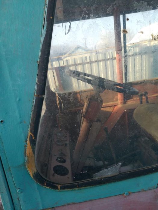 Трактор Т-25 на ходу