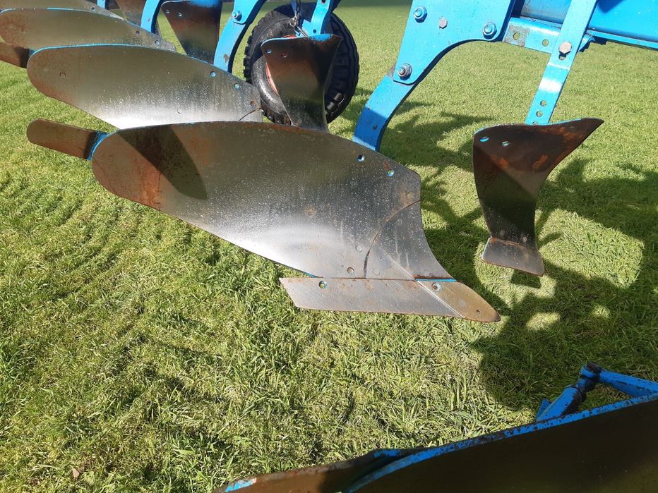 Lemken Europal 7 Claas Arion, Case Puma Belarus tortadi