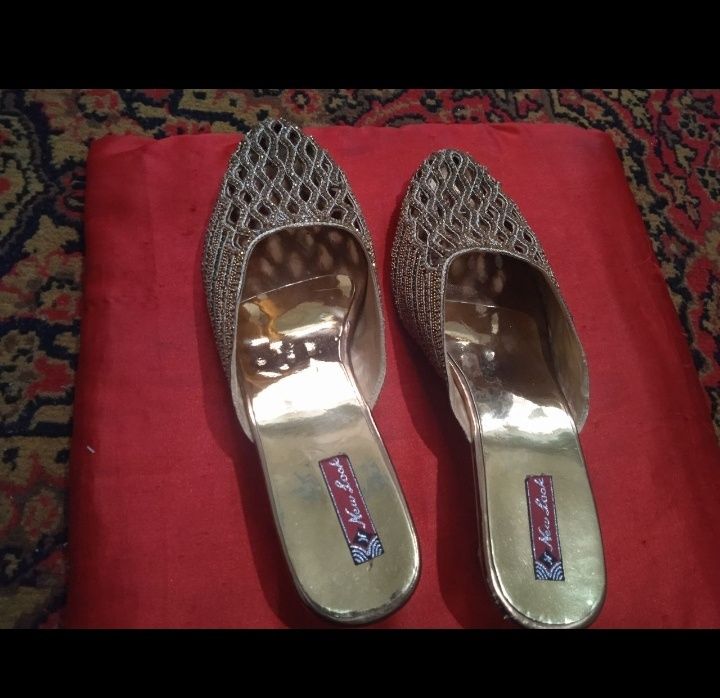 Kelinchaklar oyoq kiymi