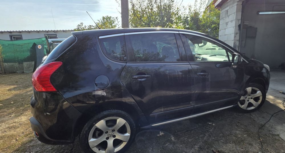 Vând Peugeot 3008