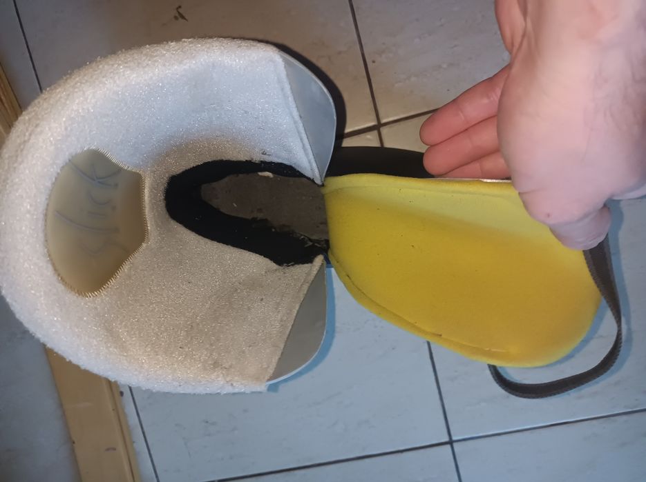 Clapari salomon nr 29 pt 46 cu sosetele decupate in zona gleznei