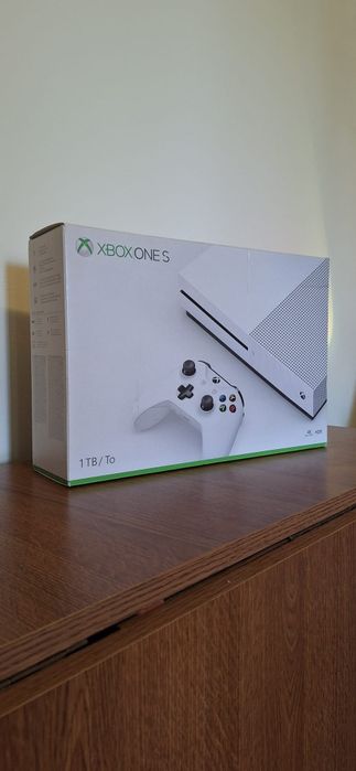 Xbox One S 1TB + controller + 3 jocuri