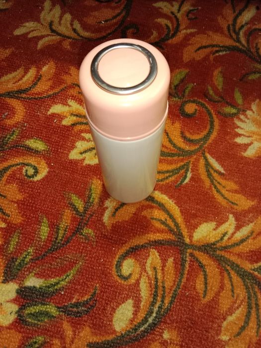 Продам термос, хорошо держит тепло.