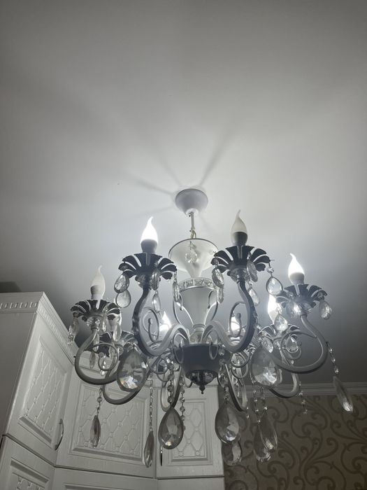 Люстралар сатылады.