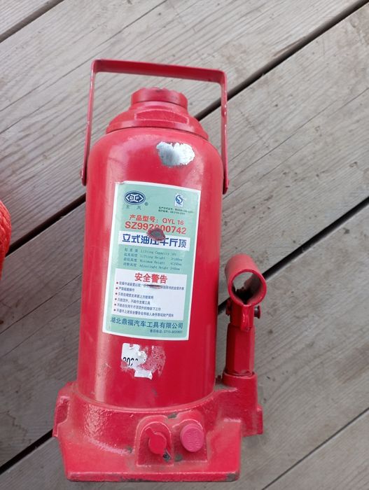 Домкрат 20тоник  новый в отличном состояние