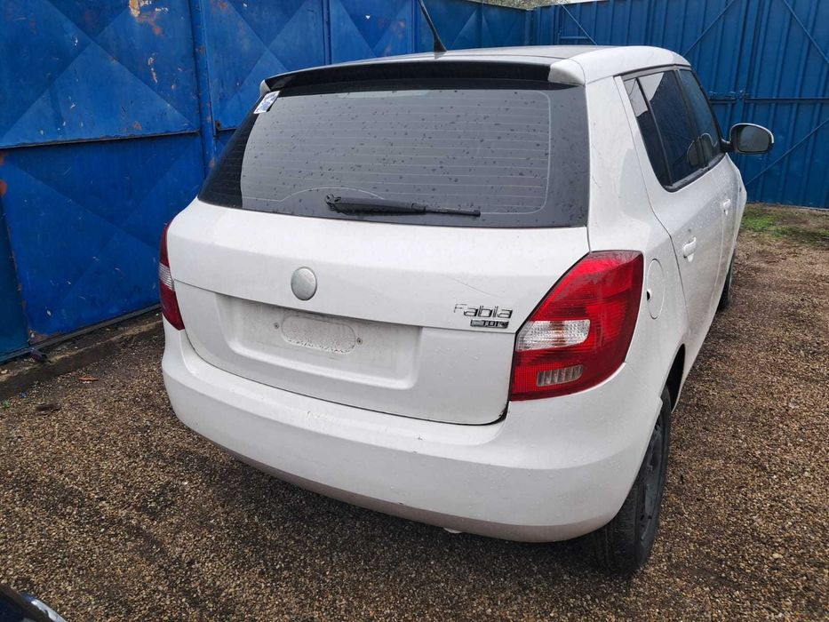 Skoda Fabia 2, haion cu luneta si motoras, stop stanga complet