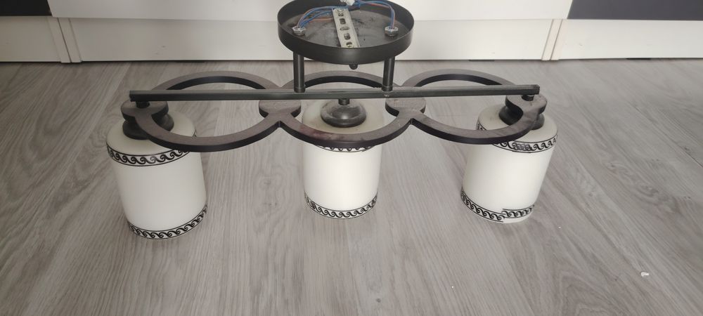 De vânzare Lustre clasice elegante – 75 lei/buc, stare bună