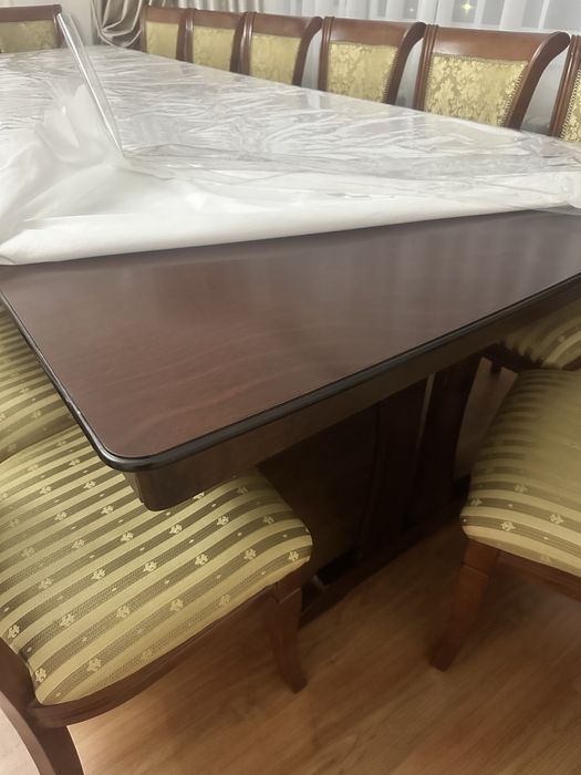 Продам стол и 18 стульев