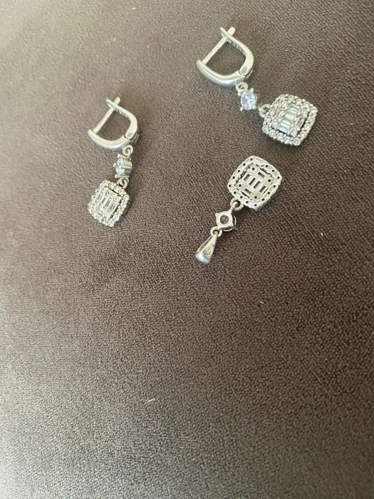 Продам  2 серьги и кулон(комплект)