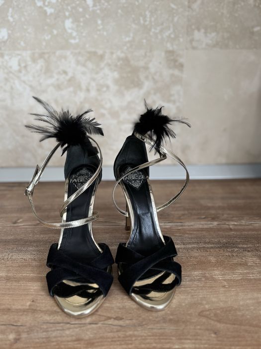 Sandale dama . Fabricate in atelier la cerere . Model bomba .