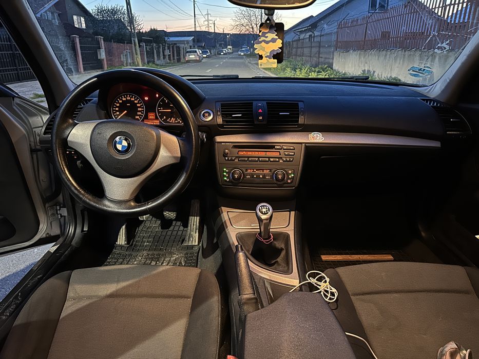 Vand / schimb Bmw seria 1 2.0d 6 trepte stare foarte buna