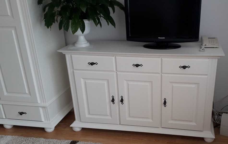 Comoda din lemn masiv Seby, 3 usi + 3 sertare