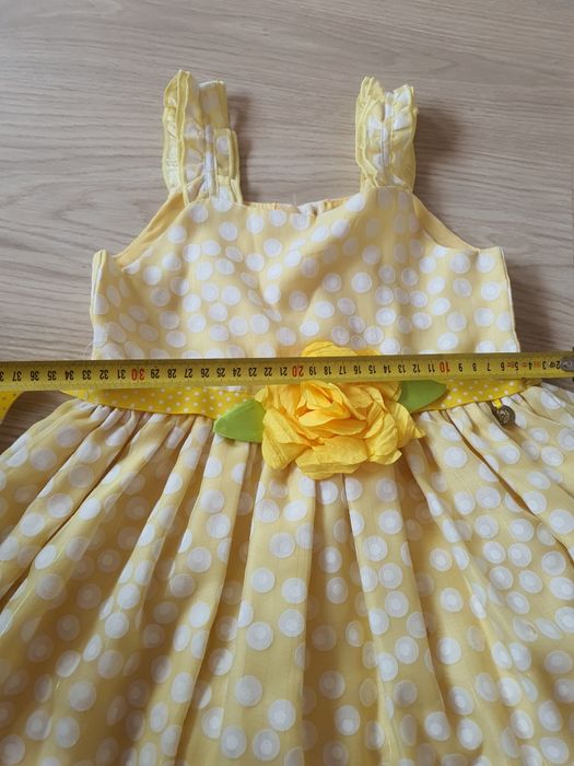 Vând rochita fetite