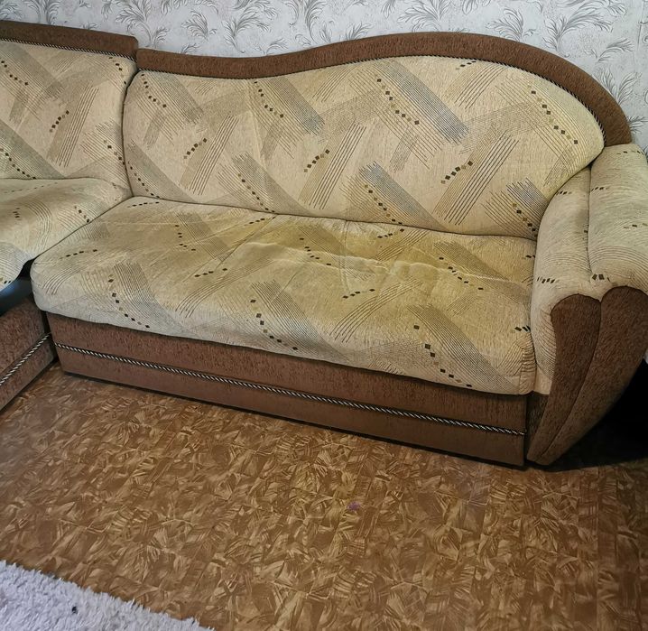 Ъглов разтегателен диван със фотьойл и възглавници 2 броя