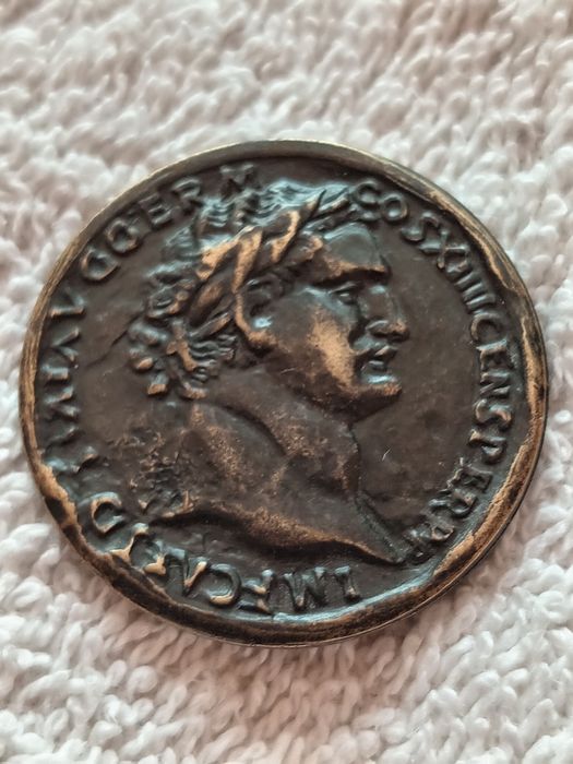 Vând bancnote și monede emise în diverse perioade de timp