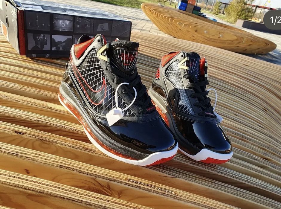 Кроссовки Nike LEBRON размеры 40, 41