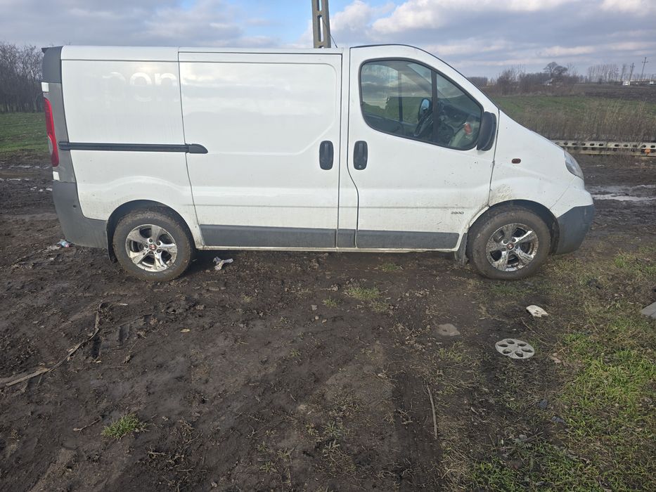 Dezmembrez opel vivaro renault trafic motor 2.0 euro 4 cutie primastar