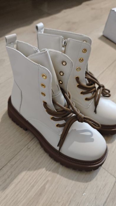 Новый осенние ботинки