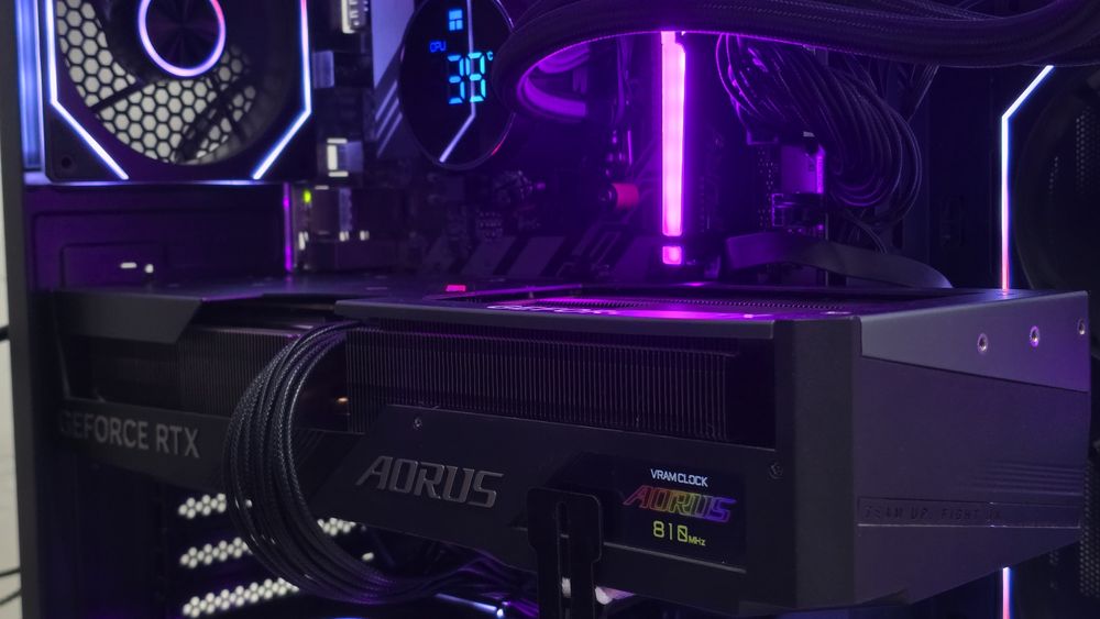 Продам топовую мощную игровую видеокарту Gygabyte Aourus 4070 Super/12