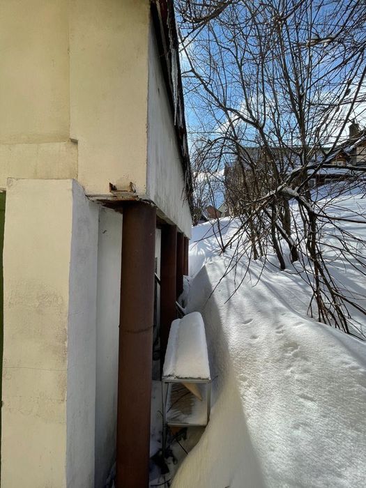 Vând cabană  P+1+beci, 2 băi, terasă, centrală pe lemne – 100.000€