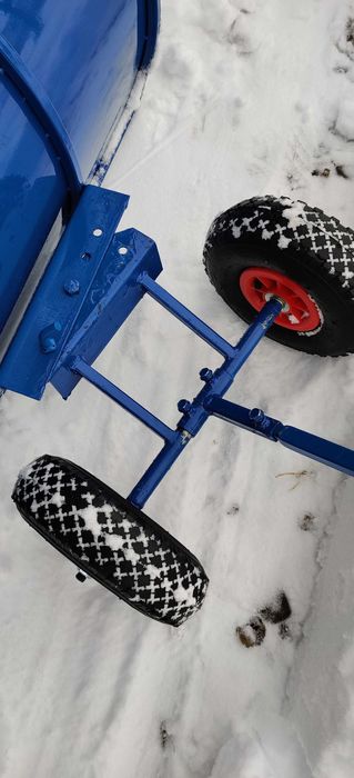 Plug de curat zapada cu roti lopata lama manuala