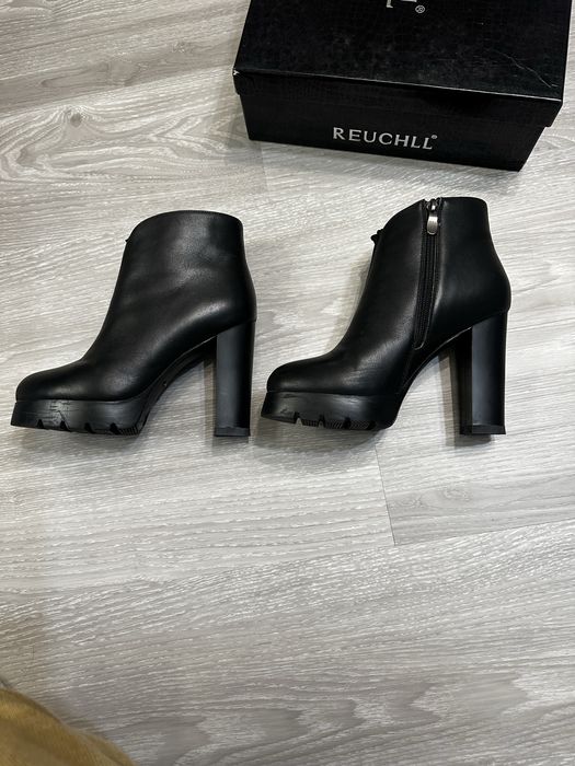 Продам ботинки зимние женские 38 размер