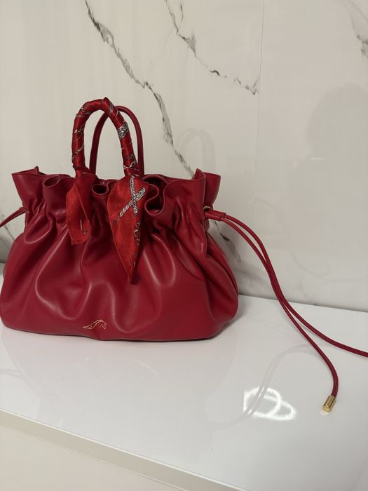 Vând geantă din piele naturală,brand Caresta.