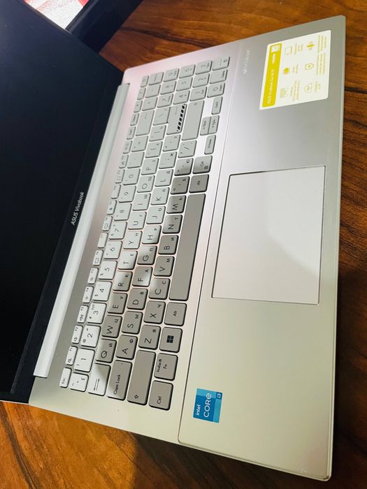 Asus vivobook yangi turibdi aktivatsiya qilingan