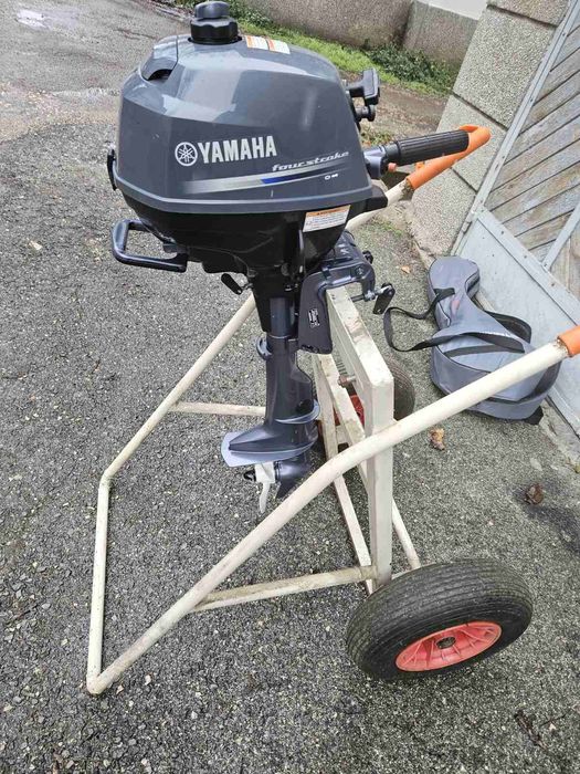 Yamaha F2.5a  с вграден резервоар