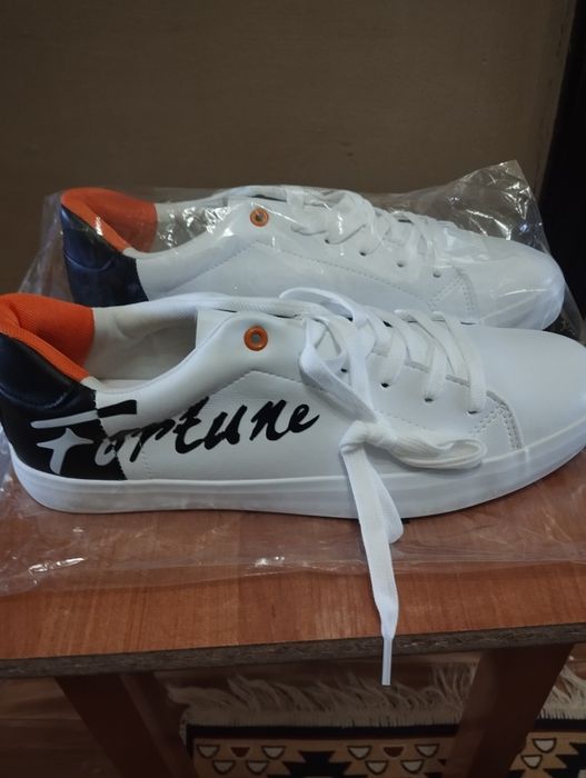 Крассовки   размер 44.