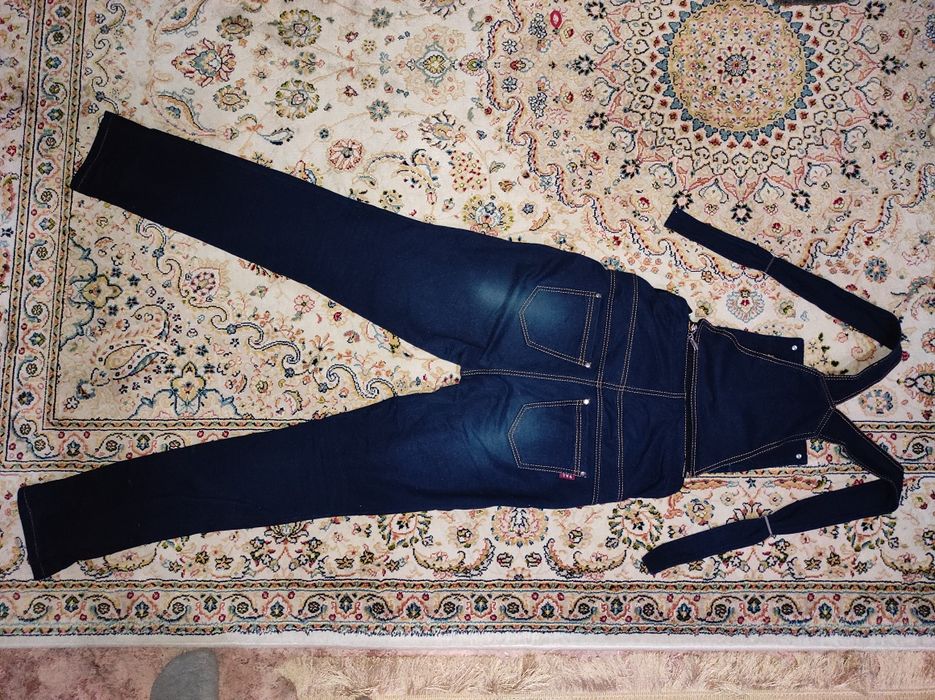 Продам джинсовый комбинезон для Беременяшек