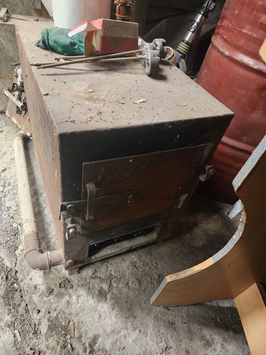 Печка для отопления  топливо(уголь, газ)