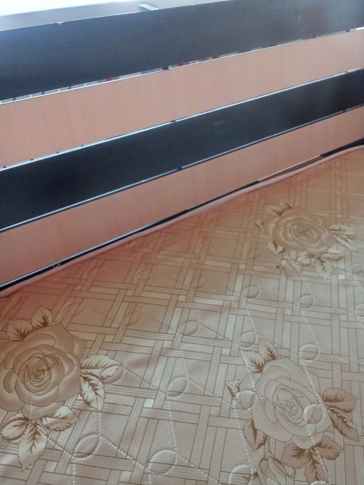 Продам кровать 2х спальный с матрасом