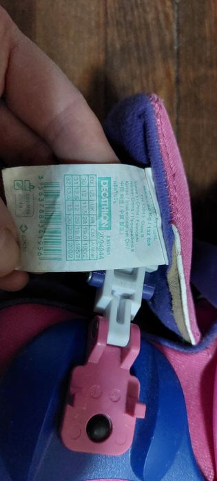 Vând pachet cu: pantofi/ adidas tracking, role, mănuşi, fetită,7- 8 an