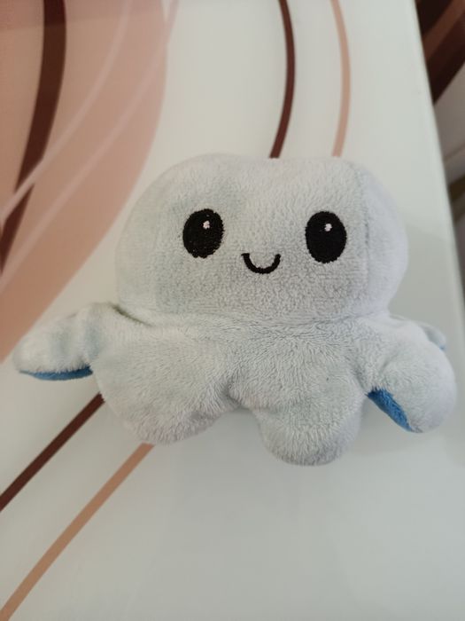 Плюшена играчка октопод две в едно