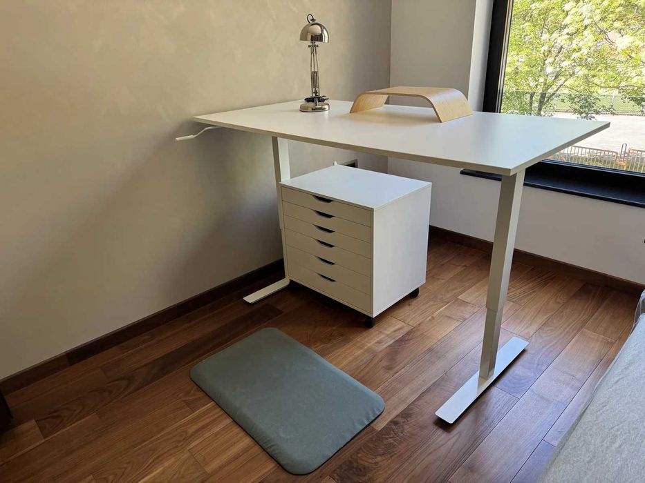 IKEA home office комплект с регулируемо бюро + шкаф и стол